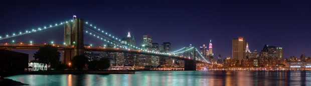 A Ponte do Brooklyn vista de noite (Foto: Martin St-Amant/Wikimedia Commons)