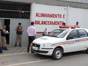 O estabelecimento onde a vítima foi morta fica na avenida Alfredo Sá, no perímetro urbano da BR-116. (Foto: Bárbara Freitas/InterTV)