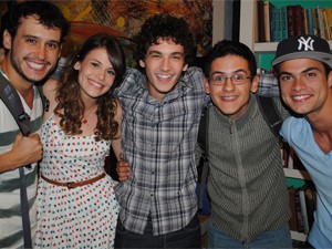 Elenco_assiste (Foto: Malhação / TV Globo) Elenco_assiste (Foto: Malhação / TV Globo)