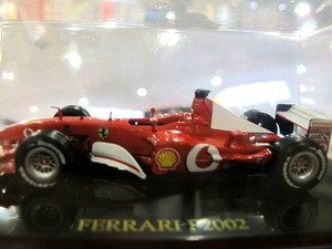 Miniatura de carro da Fórmula 1 utilizado pela Ferrari em 2002 (Foto: Mariane Rossi/G1)