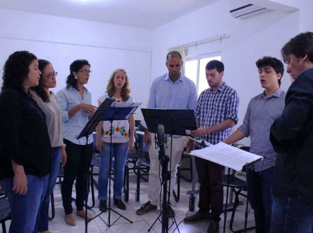 Na área de música, as vagas são para participação no Coral Todocanto, no Teatro Musical, no Grupo de Cordas e na Escola Livre de Teoria Musical (Foto: Unila / Divulgação)
