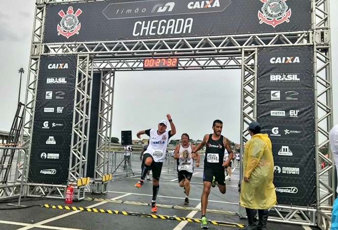 Corrida e festa: corintianos seguem a comemoração do hexa na Timão Run
