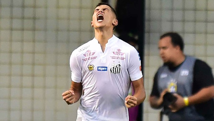 Vitor Bueno - Santos x Corinthians (Foto: Marcos Ribolli) Vitor Bueno - Santos x Corinthians (Foto: Marcos Ribolli)