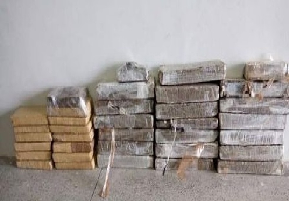 Polícia encontrou 30 quilos de maconha dentro de um carro em Milagres (Foto: SSPDS/Divulgação)