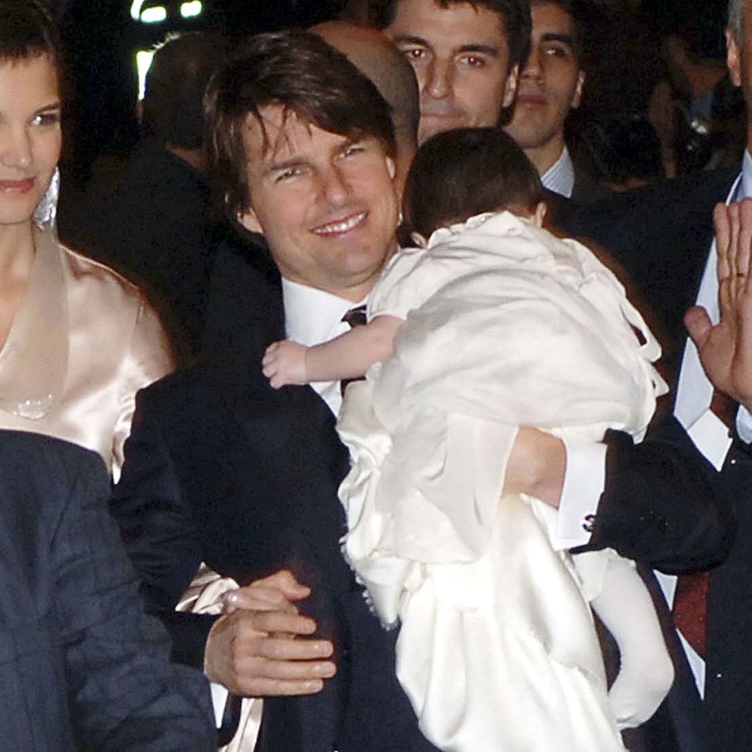 "Nada é mais importante do que isso", afirmou certa vez Tom Cruise a respeito de ser pai. Seus filhos são Isabella, de 21 anos, Connor, de 18, e Suri (recém-nascida na foto), de 8. (Foto: Getty Images)