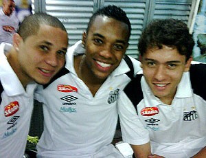 Madson Robinho e Keirrison no jogo do Santos  (Foto: Reprodução / Twitter)
