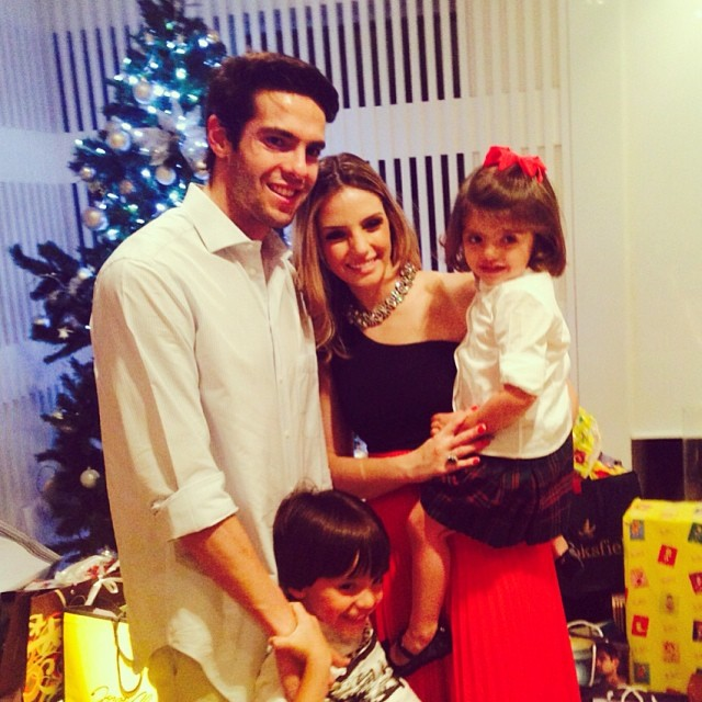 Kaká e a família no Natal (Foto: Reprodução Instagram)