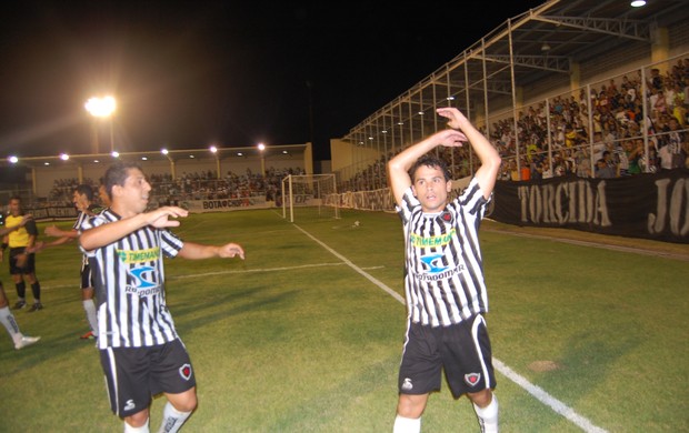 Botafogo-PB x Nacional de Patos, Campeonato Paraibano de 2013 (Foto: Lucas Barros / Globoesporte.com/pb)