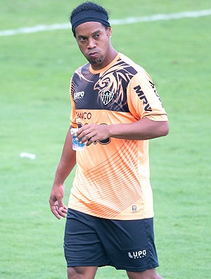 Ronaldinho treino Atlético-MG (Foto: Alexandre Rezende)