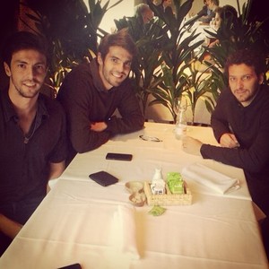 Kaká almoça com Elano (Foto: Instagram)