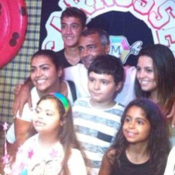 Romarinho posta foto da família e parabeniza irmã (Foto: (Foto: Reprodução Instagram))