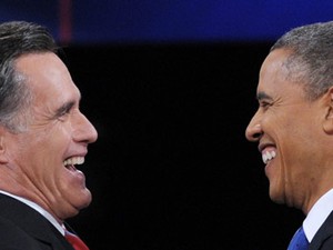 O republicano Mitt Romney e o democrata Barack Obama durante o debate desta segunda-feira (22) em Boca Raton, na Flórida (Foto: Reuters)