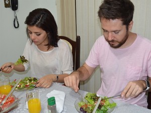 Rafaella influenciou o namorado, Rafael, a mudar drásticamente a alimentação (Foto: Amanda Pioli/G1)