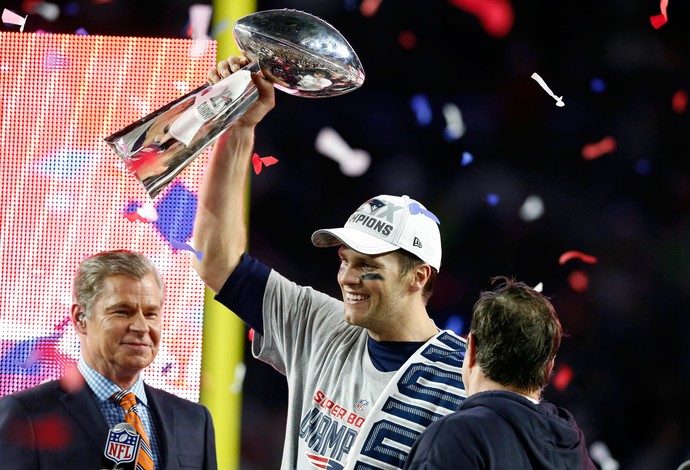 Tom Brady, troféu, Superbowl, NFL (Foto: Reuters)