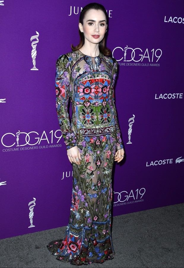 Lily Collins no Costume Designers Guild Awards (Foto: Getty Images) Lily Collins no Costume Designers Guild Awards (Foto: Getty Images)