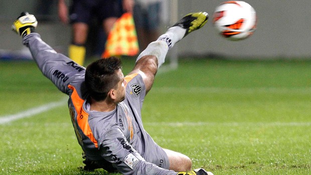 Victor defesa pênalti jogo Atlético-MG contra Tijuana (Foto: Reuters)
