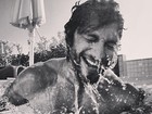 Jesus Luz posta foto de ensaio fotográfico na piscina