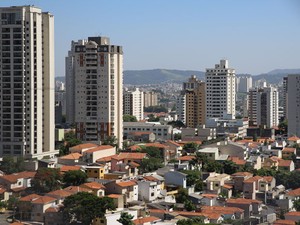 Ao fundo, zona norte de São Paulo vista a partir da região da Pompeia. (Foto: Ardilhes Moreira/G1)