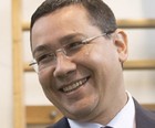 Premiê romeno renuncia após mortes em boate (Daniel Mihailescu/AFP)