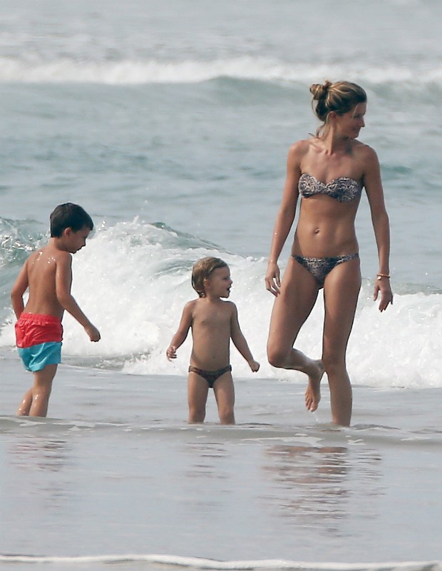 Gisele Bündchen e os filhos (Foto: The Grospy Group)