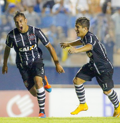 Maior campeão, Corinthians desafia azarão Grêmio Prudente em Barueri