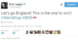 Mick Jagger torce pela Inglaterra contra o Uruguai (Foto: Reprodução / Twitter)