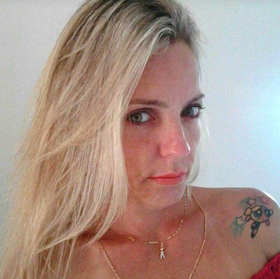 Carla Sampaio, de 43 anos, morreu ao tentar defender o marido durante assalto (Foto: Arquivo Pessoal)