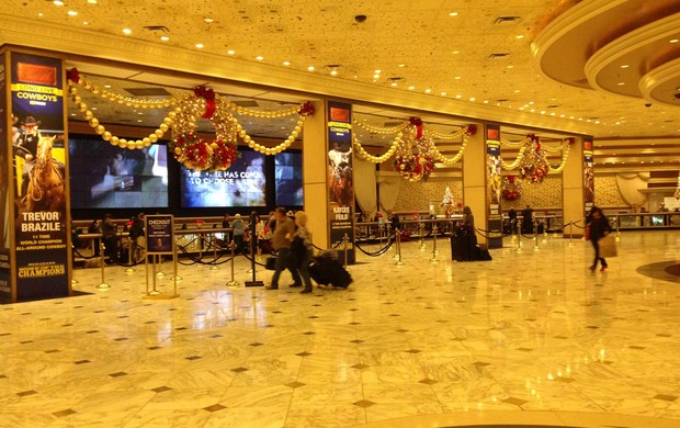 Lobby do MGM com destaque às finais do rodeio (Foto: Evelyn Rodrigues)