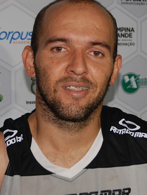 Fabinho Cambalhota, atacante do Treze (Foto: Silas Batista / GloboEsporte.com)