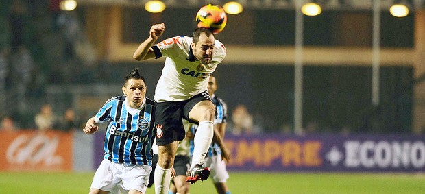 Danilo jogo Corinthians contra o Grêmio  (Foto: Marcos Ribolli / Globoesporte.com)