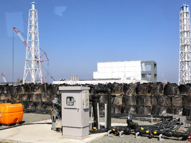 Foto de 15 de abril deste ano mostra local onde é bombeada a água subterrânea na usina nuclear de Fukushima, no Japão (Foto: Japan Pool/Jiji Press/AFP)