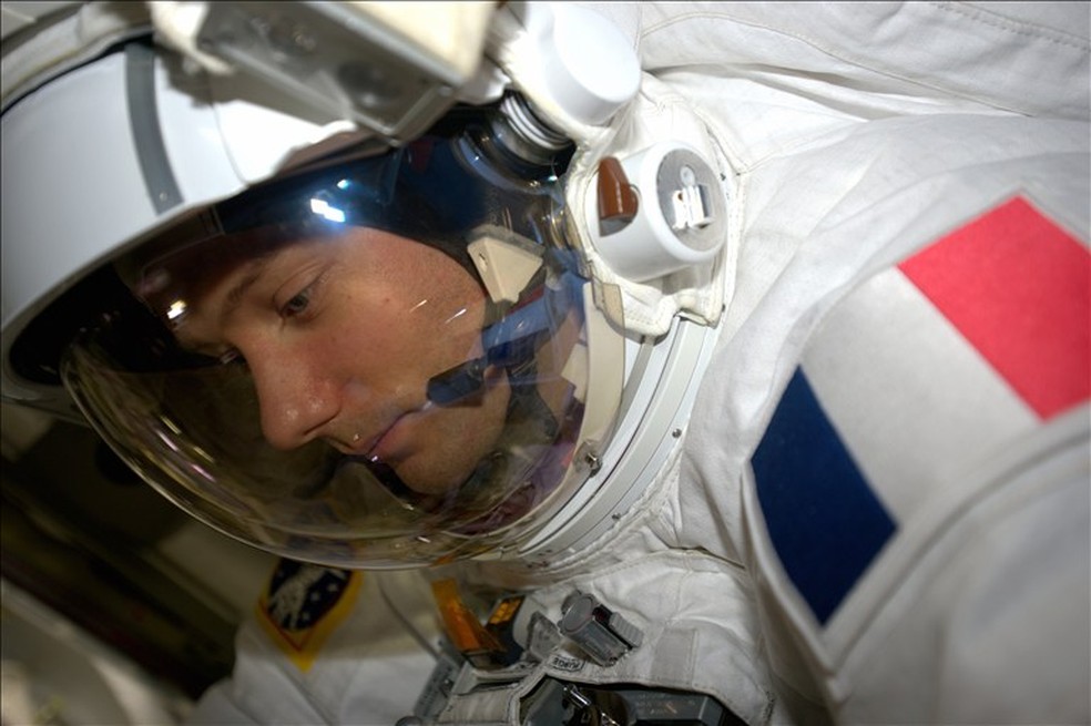 Foto mostra Pesquet concentrado antes de sua segunda caminhada espacial (Foto: Handout / ESA/NASA / AFP)