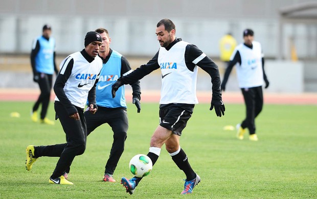 Danilo Paulinho treino Corinthians (Foto: Marcos Ribolli / Globoesporte.com)