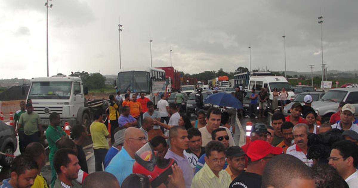 G1 Moradores De Pojuca Ba Fecham Pista Em Protesto Contra Pedágio Notícias Em Bahia 4309