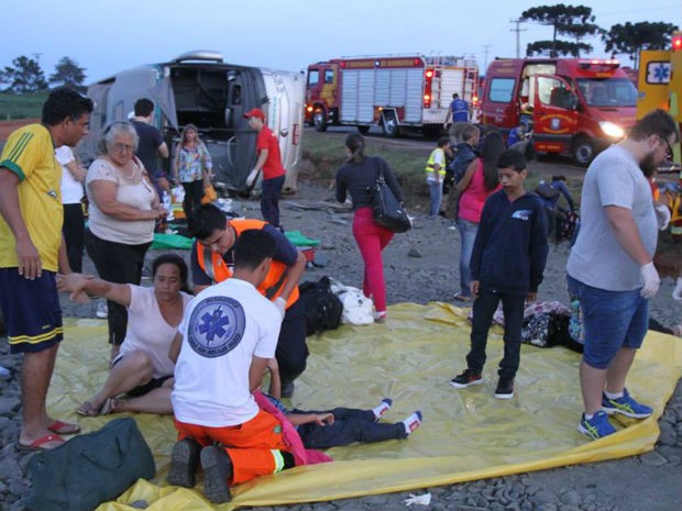 Três pessoas morreram e outras 36 foram encaminhadas para hospitais da cidade; oito seguem em estado grave (Foto: Fabio Matavelli)