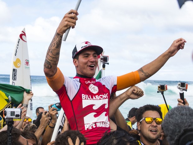 Gabriel Medina é campeão mundial de surfe (Foto: AFP)