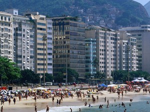 Hotéis na orla de Copacabana, no Rio de Janeiro (Foto: Judy Bellah/ Getty Images)