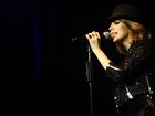 Sandy canta sucessos de Michael Jackson em show