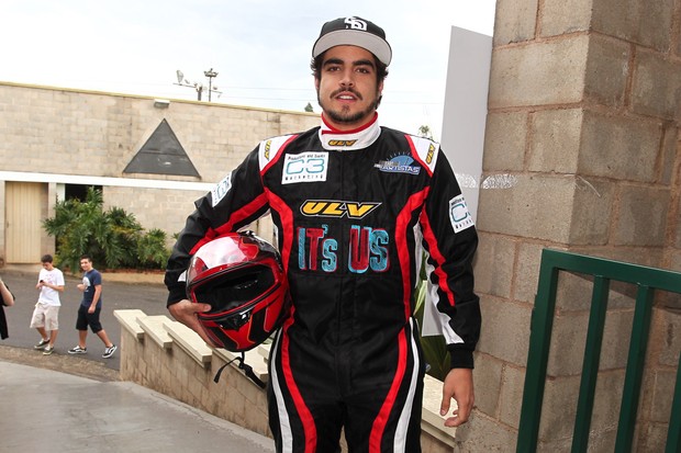 Caio Castro no kart dos artistas (Foto: Manuela Scarpa /Foto Rio News) Caio Castro no kart dos artistas (Foto: Manuela Scarpa /Foto Rio News)