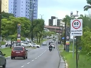 Lombadas eletrônicas em João Pessoa (Foto: Reprodução/TV Cabo Branco)
