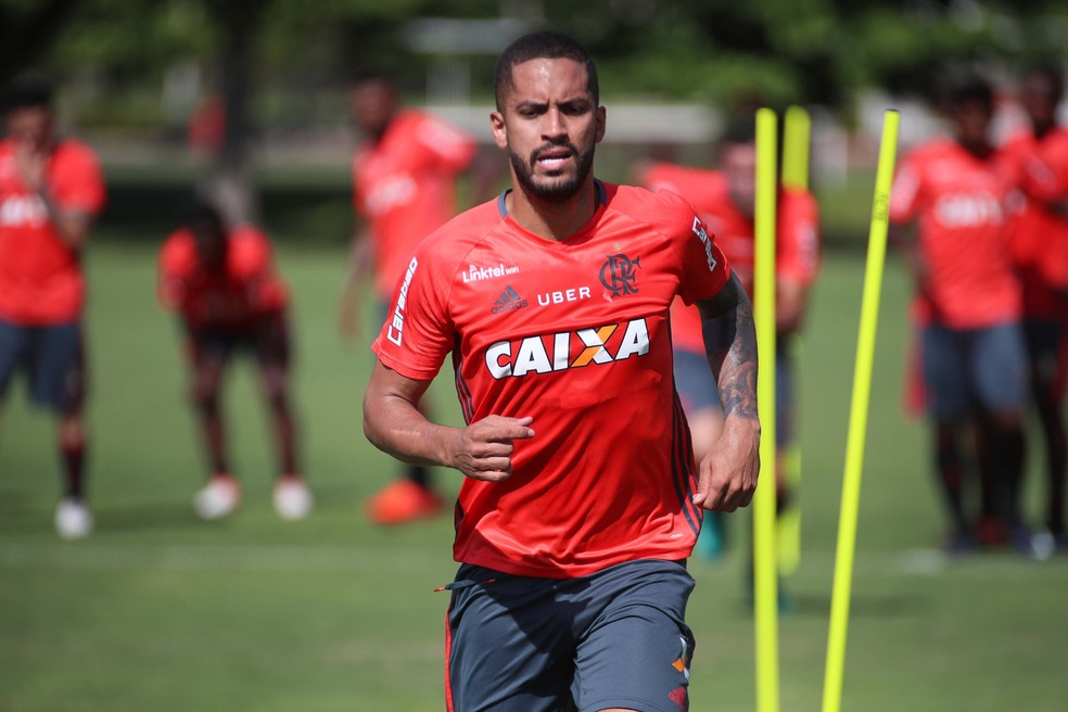 Confira Romulo em treino realizado em 17 de janeiro, um dia depois de sua apresentação ao clube (Foto: Gilvan de Souza/ Flamengo)
