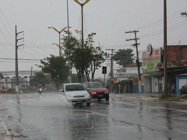 Manhã deste domingo (30) foi marcada por chuva (Foto: Girlene Medeiros )