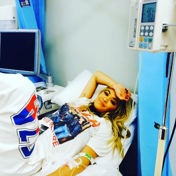 Rita Ora é hospitalizada (Foto: Reprodução / Facebook)