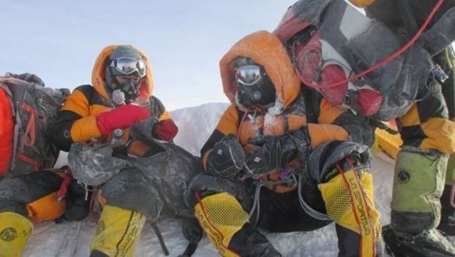 Alguns montanhistas notaram que os Rathods usavam roupas e botas diferentes em sua escalada no Everest (Foto: Makalu Adventure)