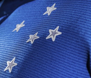 Umbro revela primeiros detalhes da nova camisa do Cruzeiro  (Foto: Reprodução / Umbro)