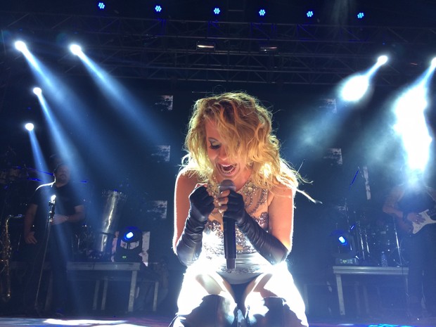Joelma cai no choro em show em Palmas (Foto: Luana Fernanda / EGO)