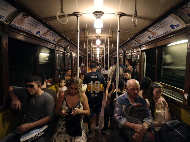 Um dos vagões históricos do metrô de Buenos Aires que correm o risco de deixar de circular (Foto: Alejandro Pagni/AFP Photo)