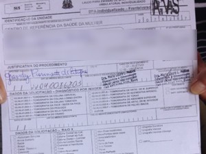 Documento do Hospital Prola Byington relata gravidez por estupro  (Foto: Lvia Machado/G1)