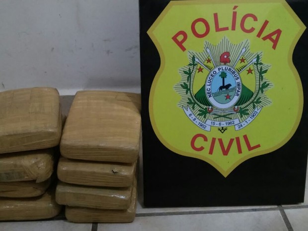 Droga estava dentro de mochila e a dupla seguia para Rio Branco  (Foto: Anny Barbosa/G1)