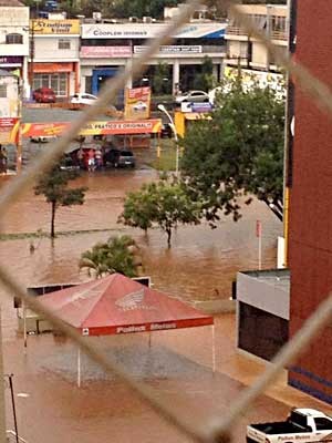 Área entre a w3 e a 307 Norte, em Brasília, alagada após as chuvas deste sábado (Foto: Íris Novaes/Divulgação)